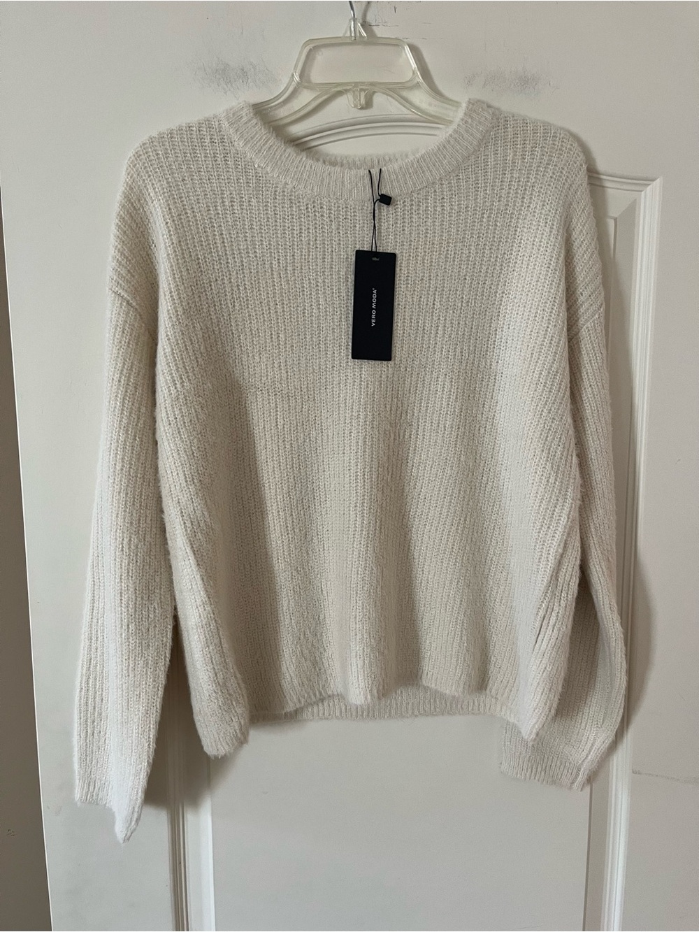 Vero Moda Cream Crewneck Soft Fuzzy  Sweater Women’s Size Large